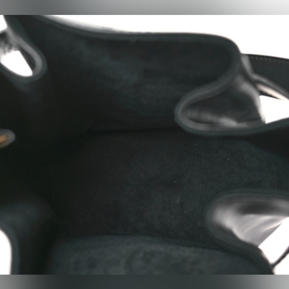 $2000 Authentic LOUIS VUITTON Epi Sac D'Epaule in Black. - Picture 10 of 17